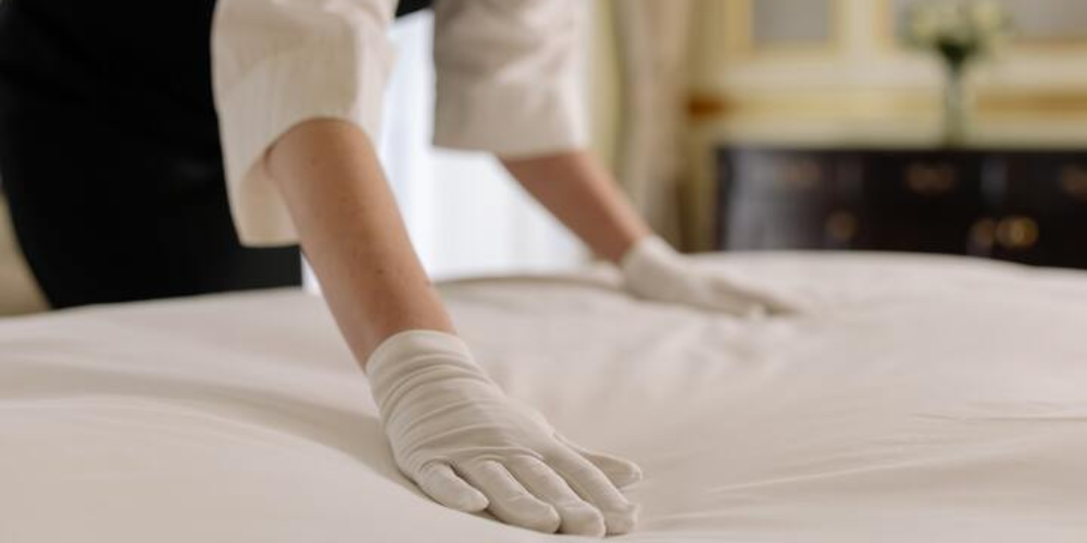 Camareira de Elite: Excelência em Hotelaria 96h